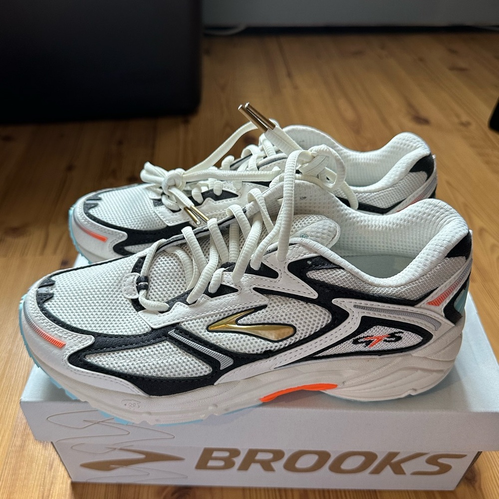 BROOKS Adrenaline GTS 4